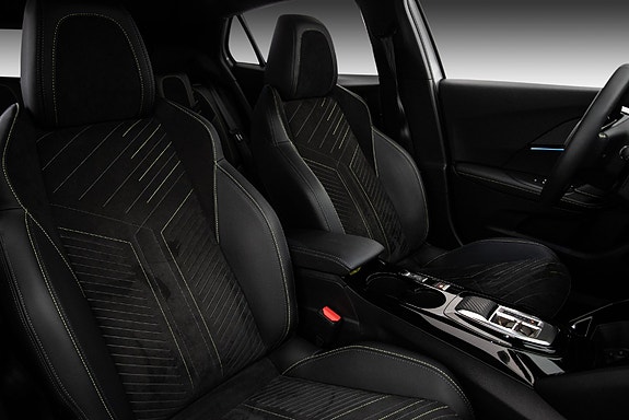 Peugeot e-2008 16 of 30