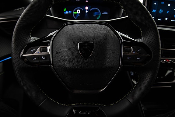 Peugeot e-2008 29 of 30