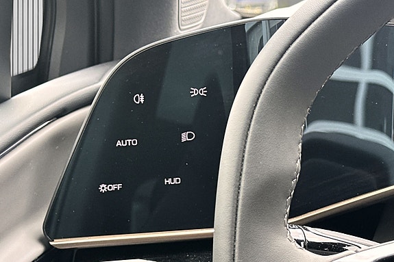 Her styrer du enkelt Head-up display og lys
