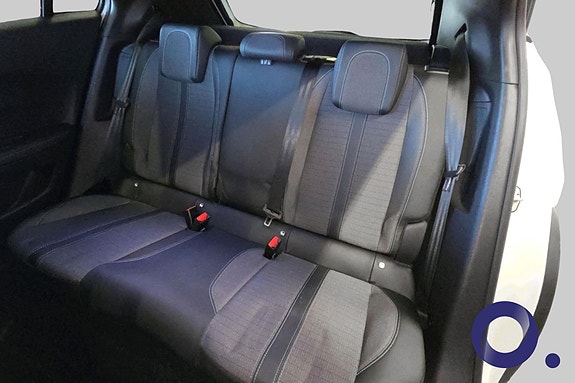Peugeot e-2008 16 of 28