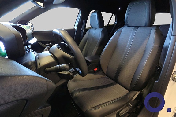 Peugeot e-2008 14 of 28
