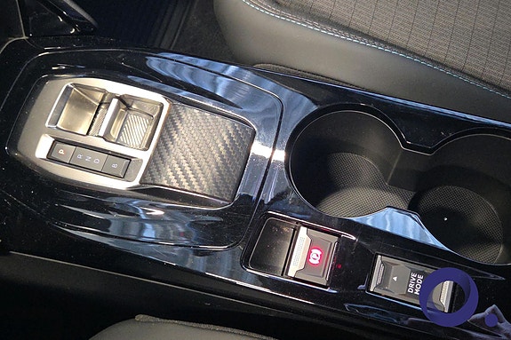 Peugeot e-2008 24 of 28