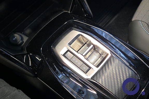 Peugeot e-2008 23 of 28