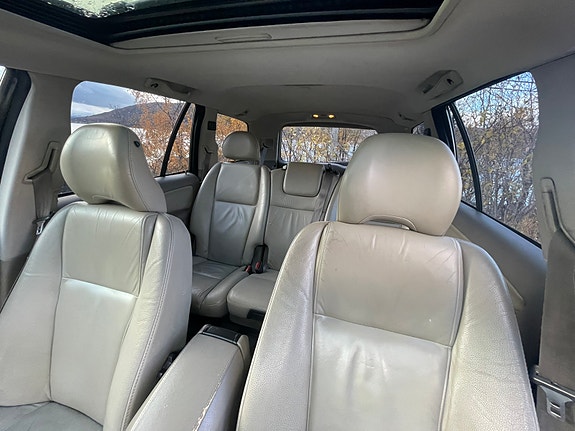 Volvo XC90 6 of 9