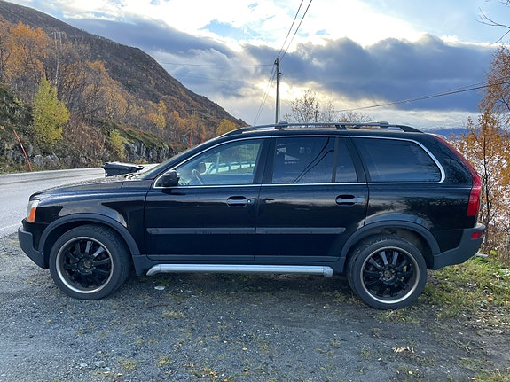Volvo XC90 3 of 9