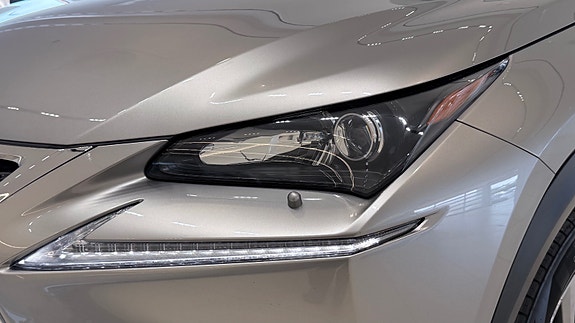 Lexus NX300h 5 of 5