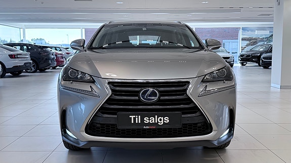 Lexus NX300h 3 of 5