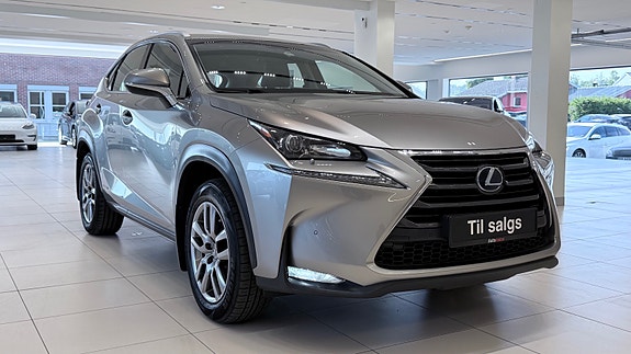 Lexus NX300h 4 of 5
