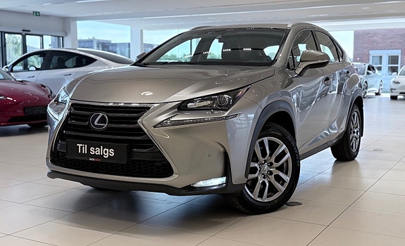 Lexus NX300h 2 of 5