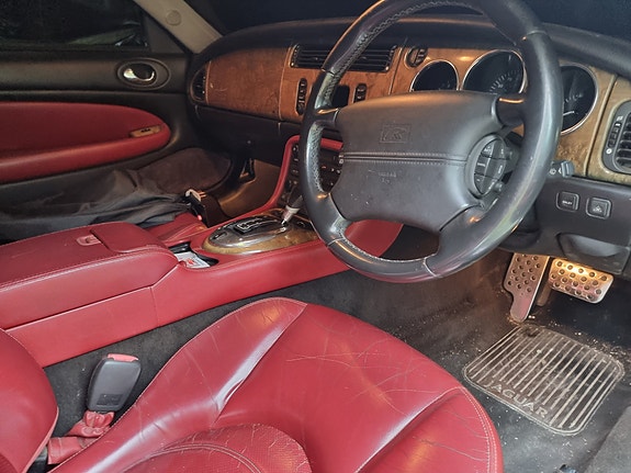 Jaguar XK 4 of 11