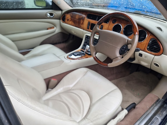 Jaguar XK 7 of 11
