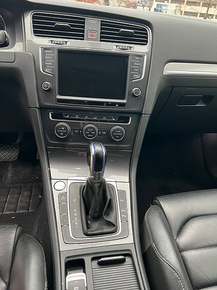 Volkswagen e-Golf VII 5 of 5