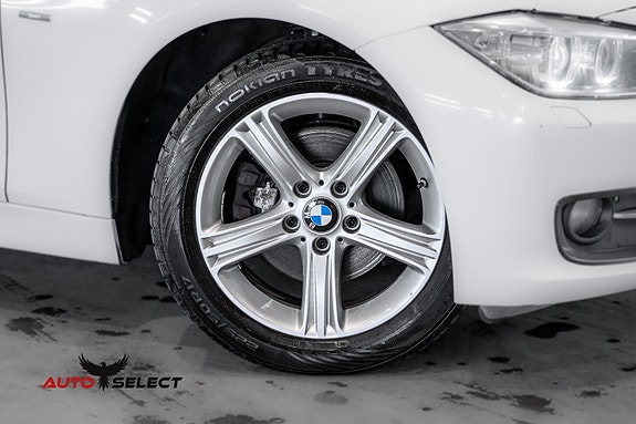 BMW 320d 3 of 5