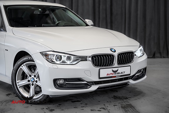 BMW 320d 2 of 5