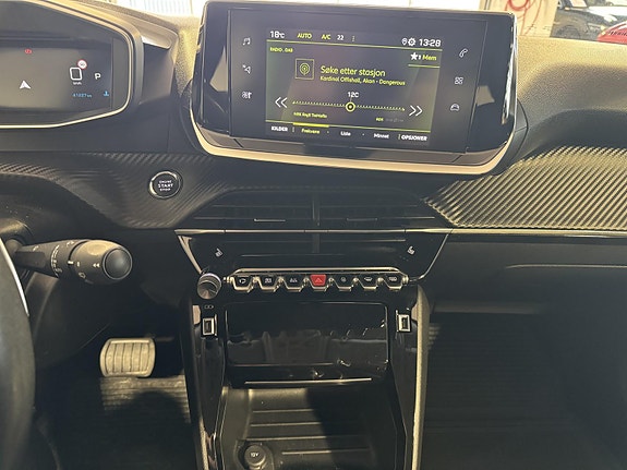 Peugeot 2008 27 of 30