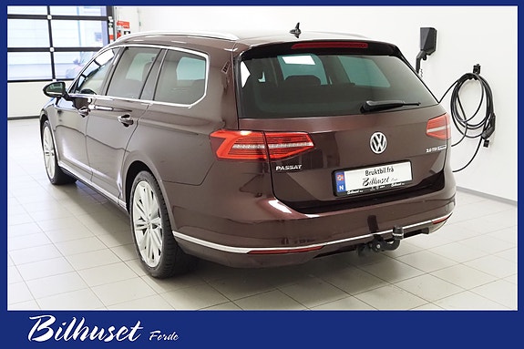 Volkswagen Passat 2 of 5