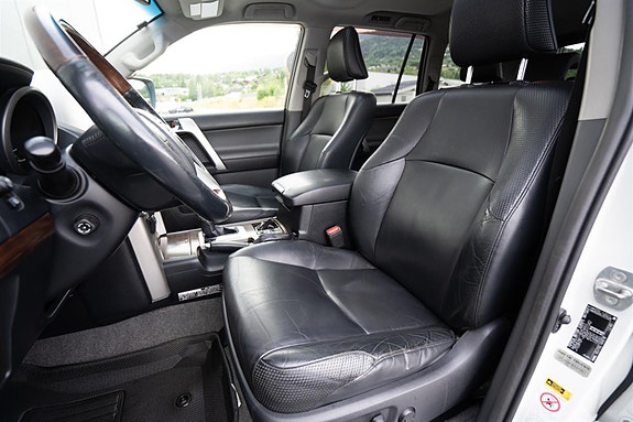 Toyota Land Cruiser 19 of 30
