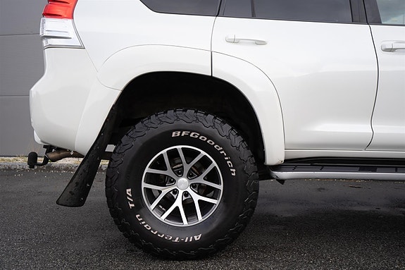 Toyota Land Cruiser 11 of 30