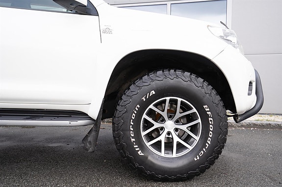Toyota Land Cruiser 12 of 30