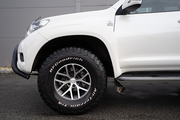 Toyota Land Cruiser 3 of 30