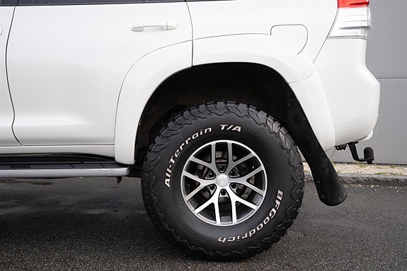 Toyota Land Cruiser 4 of 30