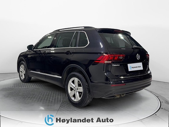 Volkswagen Tiguan 3 of 5