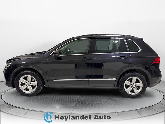 Volkswagen Tiguan 2 of 5