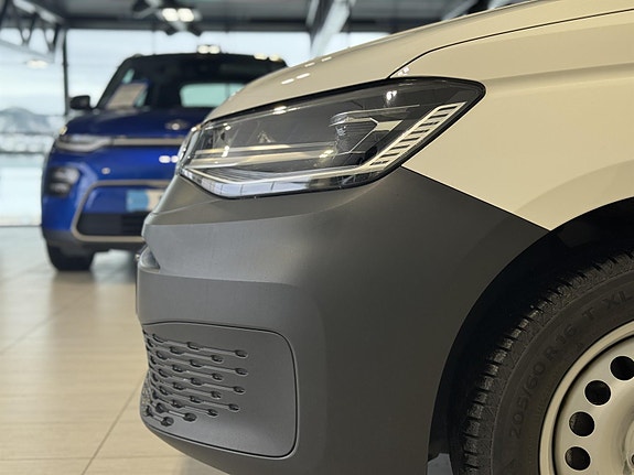 Volkswagen Caddy Maxi 11 of 30