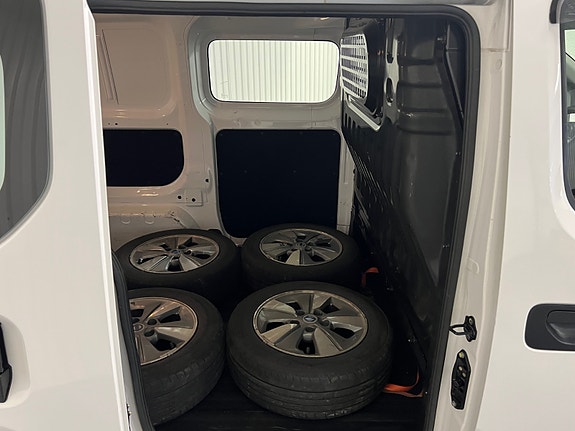 Nissan e-NV200 14 of 18