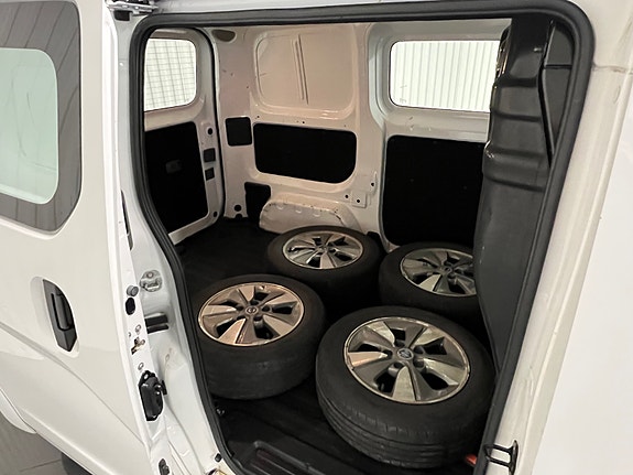 Nissan e-NV200 15 of 18
