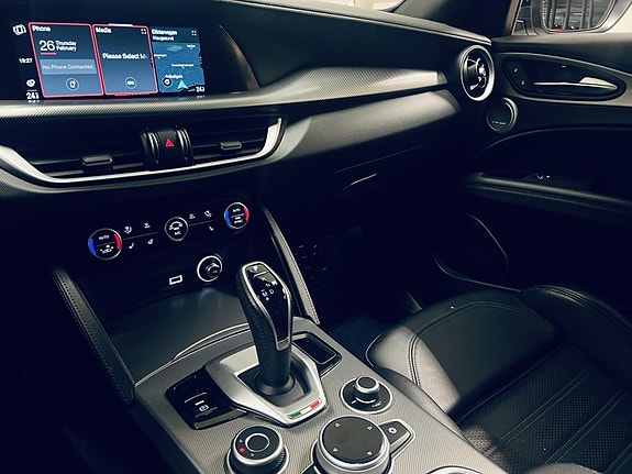 Alfa Romeo Stelvio 30 of 30