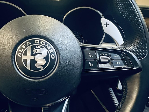 Alfa Romeo Stelvio 29 of 30