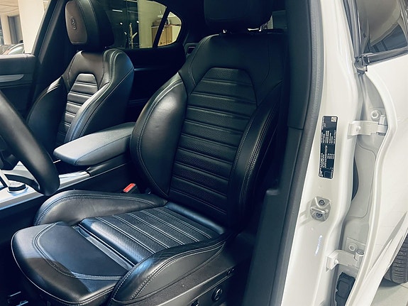 Alfa Romeo Stelvio 21 of 30