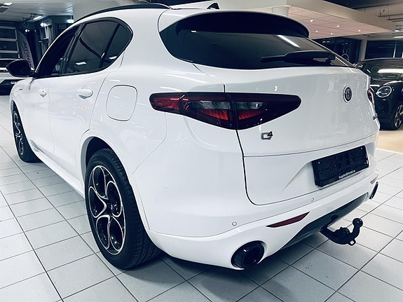 Alfa Romeo Stelvio 3 of 30