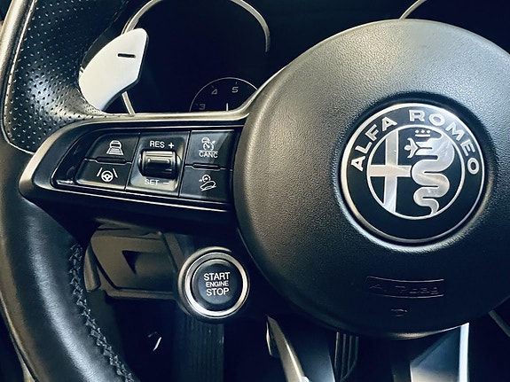 Alfa Romeo Stelvio 28 of 30
