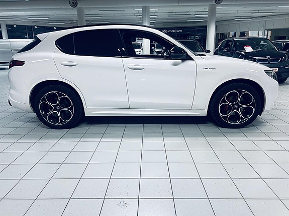Alfa Romeo Stelvio 6 of 30
