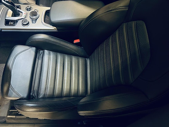Alfa Romeo Stelvio 20 of 30