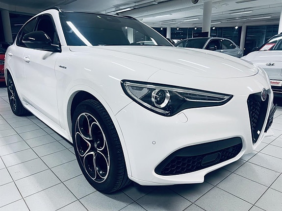 Alfa Romeo Stelvio 7 of 30