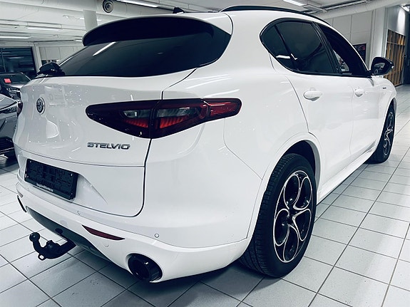 Alfa Romeo Stelvio 5 of 30