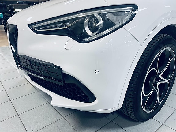 Alfa Romeo Stelvio 9 of 30