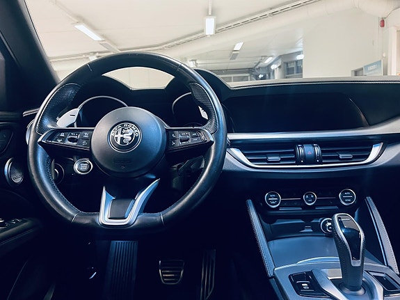Alfa Romeo Stelvio 25 of 30
