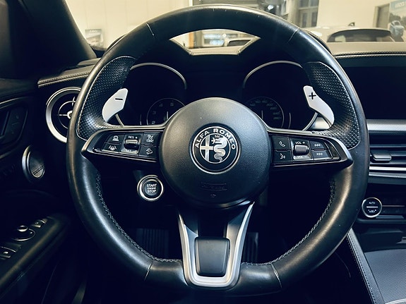 Alfa Romeo Stelvio 26 of 30