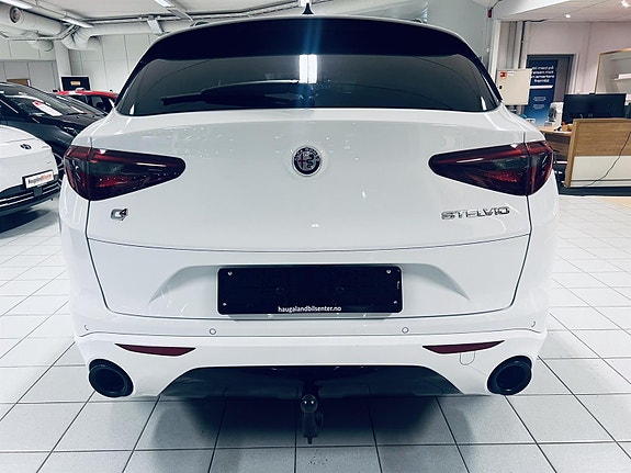 Alfa Romeo Stelvio 4 of 30