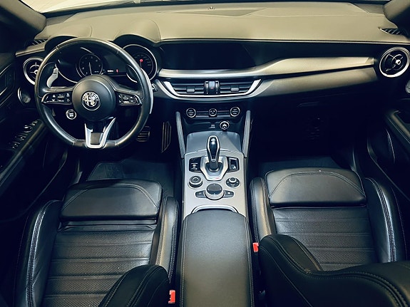 Alfa Romeo Stelvio 24 of 30