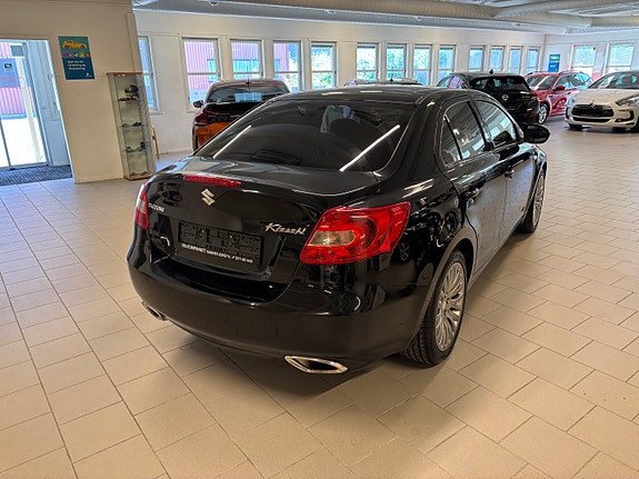 Suzuki Kizashi 2 of 5