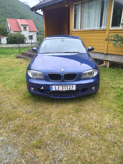 BMW 118d 2 of 4