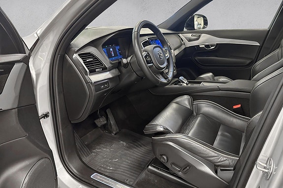 Volvo XC90 16 of 30
