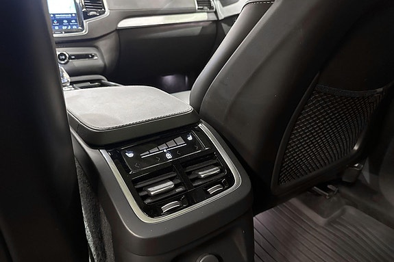 Volvo XC90 24 of 30