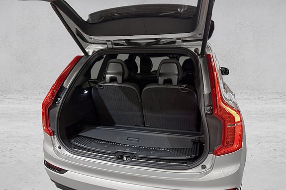 Volvo XC90 11 of 30