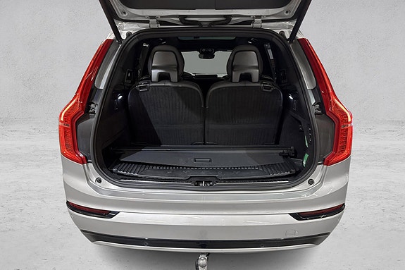 Volvo XC90 10 of 30